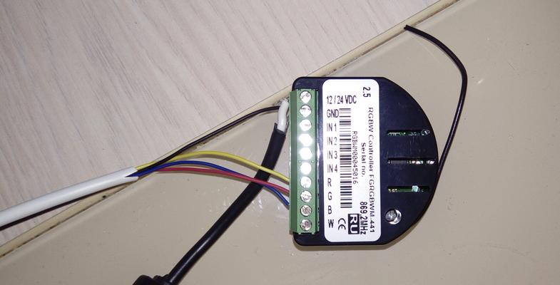 Управление светодиодной лентой с телефона. Фибаро диммер RGB. Блок управления светодиодной лентой 24 вольта 2 канала. Fibaro RGBW Controller 2. Модуль RGBW.